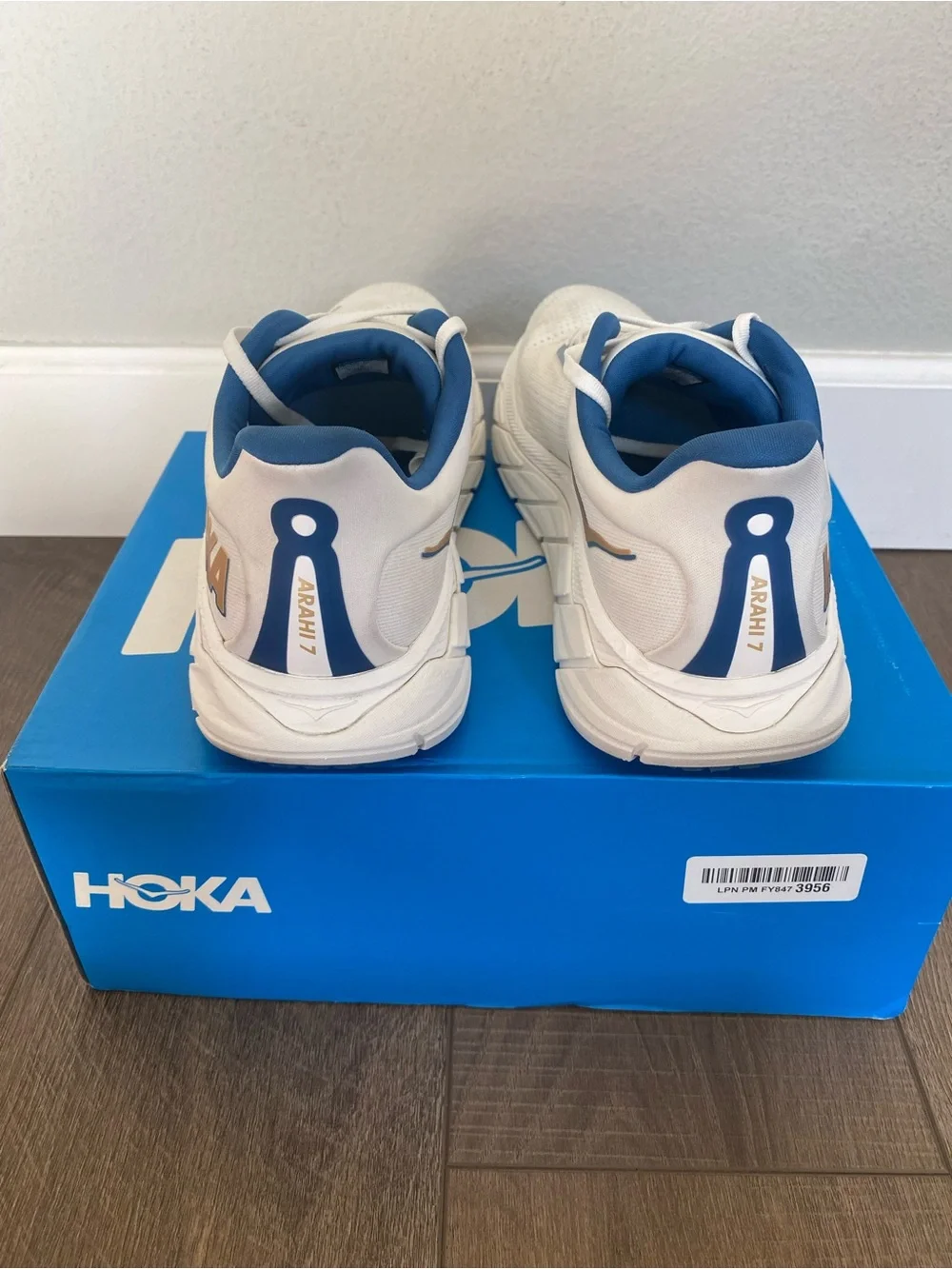 Hoka Arahi 7 Men’s 11 Frost/Gold